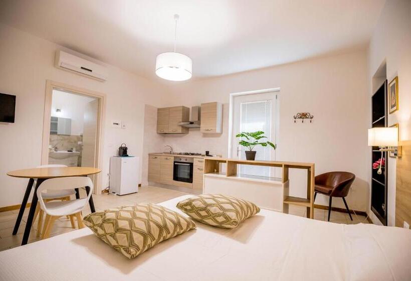 استودیوی استاندارد, Residence Villa Tota