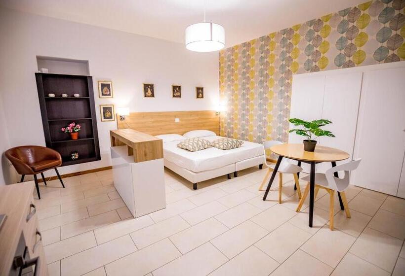 استودیوی استاندارد, Residence Villa Tota