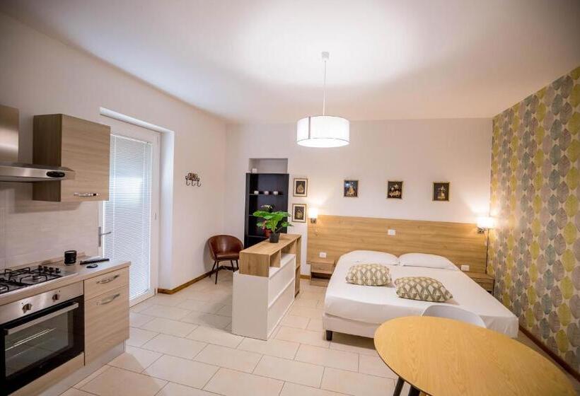 استودیوی استاندارد, Residence Villa Tota