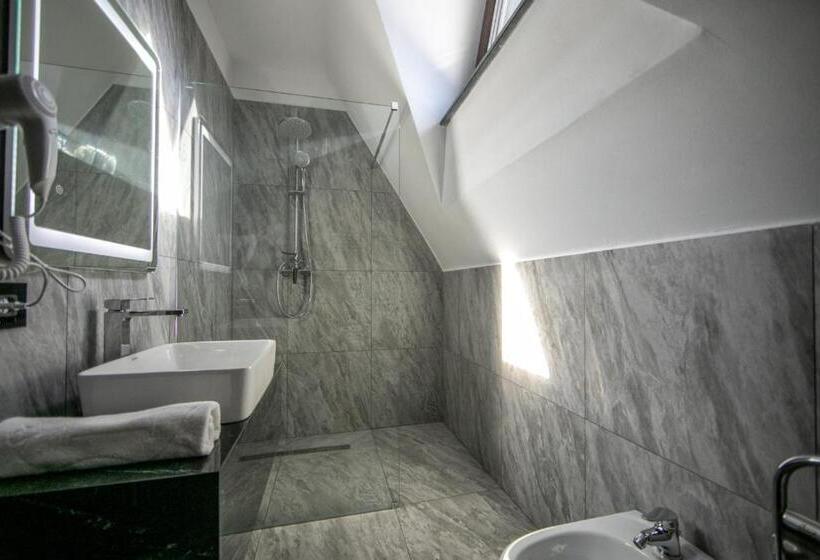 חדר סטנדרט, Hanul Tentea Pasul Gutai