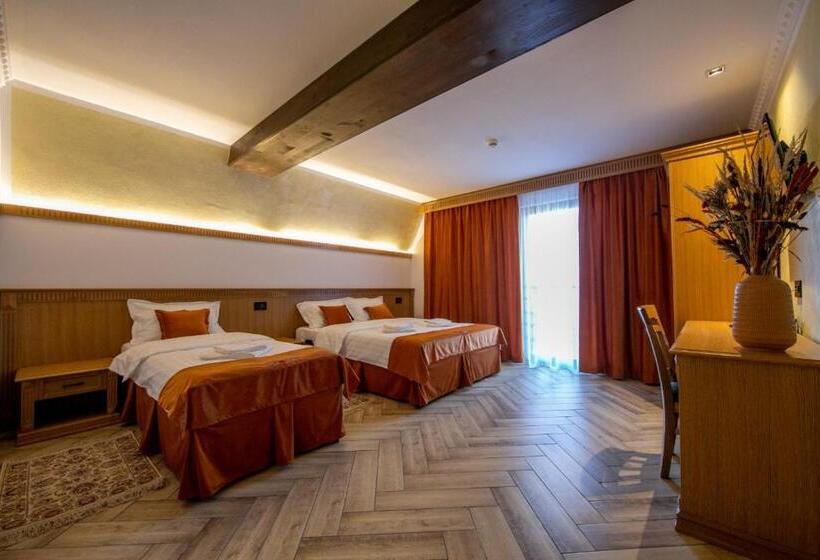 חדר סטנדרט לשלושה עם מרפסת, Hanul Tentea Pasul Gutai