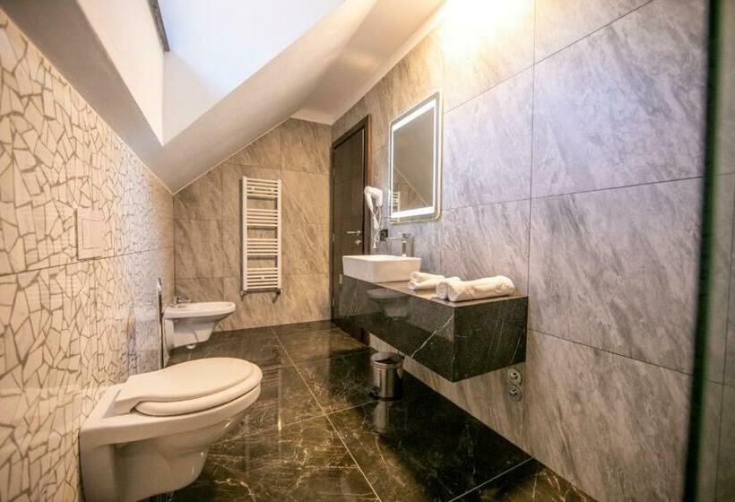 חדר סטנדרט לארבעה, Hanul Tentea Pasul Gutai