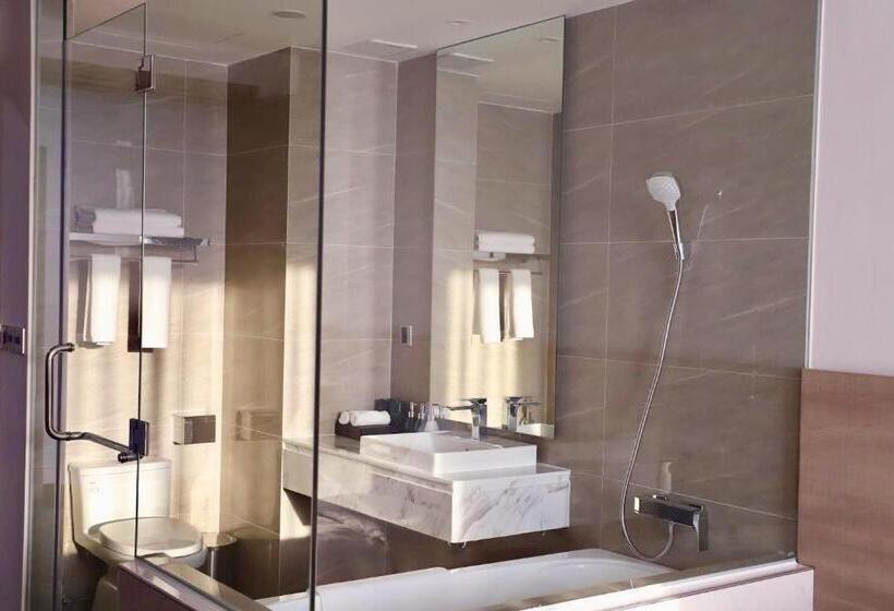 اتاق لوکس با تخت بزرگ, Mansion Park Hotel & Apartment