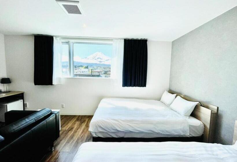 اتاق خانوادگی با چشمانداز کوه, Megu Fuji 2021