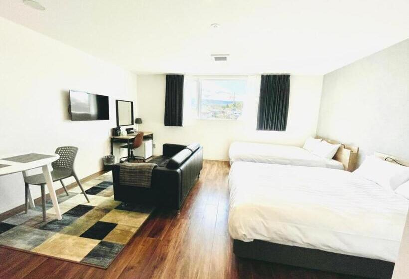 اتاق خانوادگی با چشمانداز کوه, Megu Fuji 2021