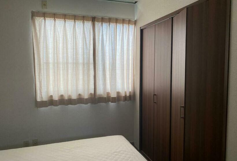 חדר אקונומי לשלושה, Oyado Sukeya