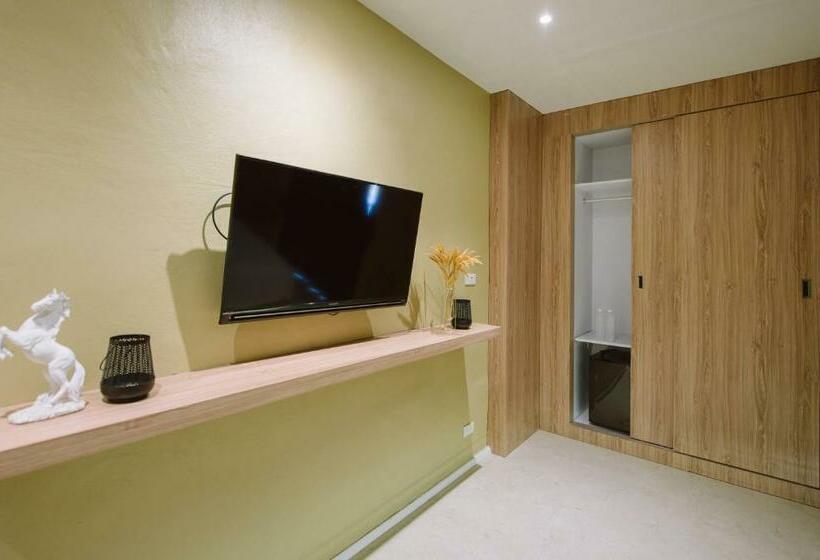 高级大房间, The Cape