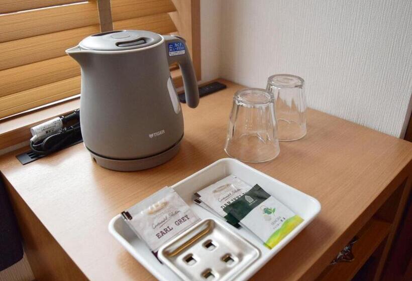 غرفة قياسية لذوى الاحتياجات الخاصة, Umedaholic