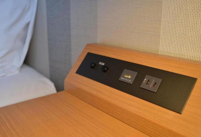 غرفة قياسية لذوى الاحتياجات الخاصة, Umedaholic