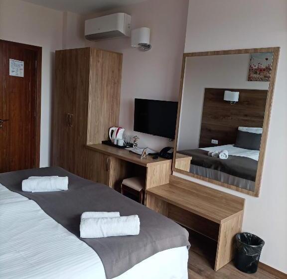 اتاق لوکس با چشم‌انداز استخر, Vanilla, Varna   Free Parking