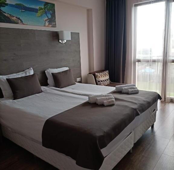 اتاق لوکس با چشم‌انداز استخر, Vanilla, Varna   Free Parking