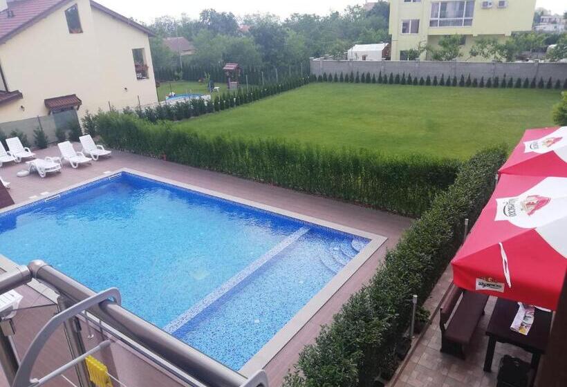 اتاق لوکس با چشم‌انداز استخر, Vanilla, Varna   Free Parking