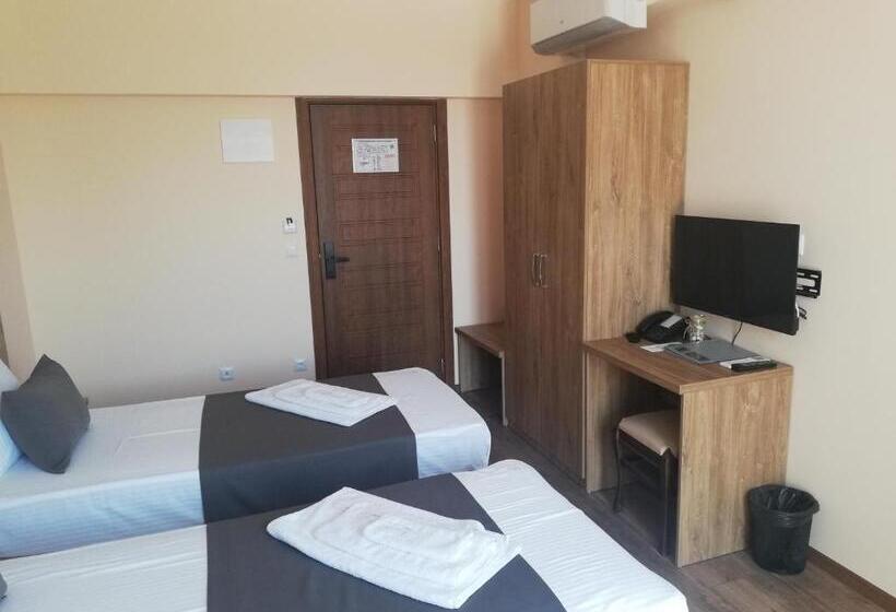 اتاق لوکس با چشم‌انداز استخر, Vanilla, Varna   Free Parking