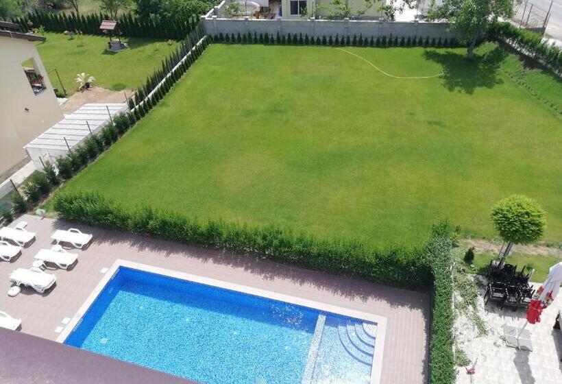 اتاق لوکس با چشم‌انداز استخر, Vanilla, Varna   Free Parking