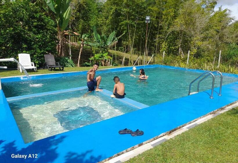 标准间, La Hogareña