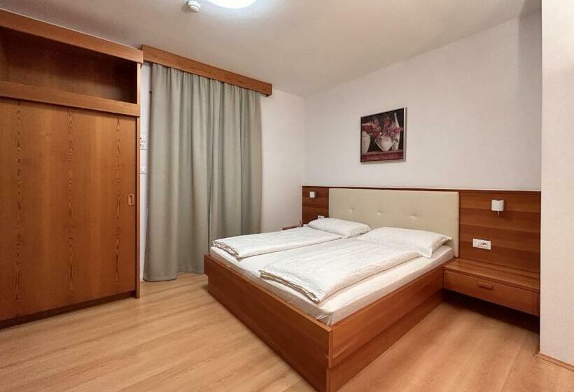 חדר דלוקס, Roter Adler