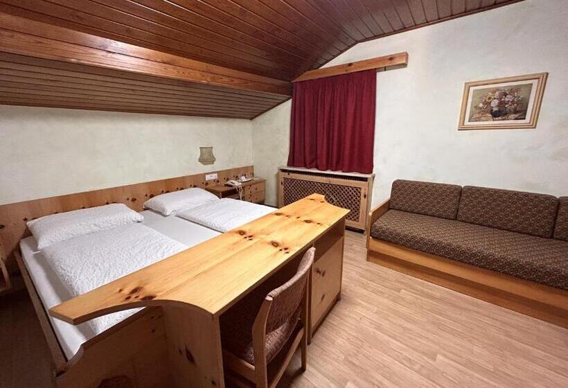 חדר סטנדרט, Roter Adler