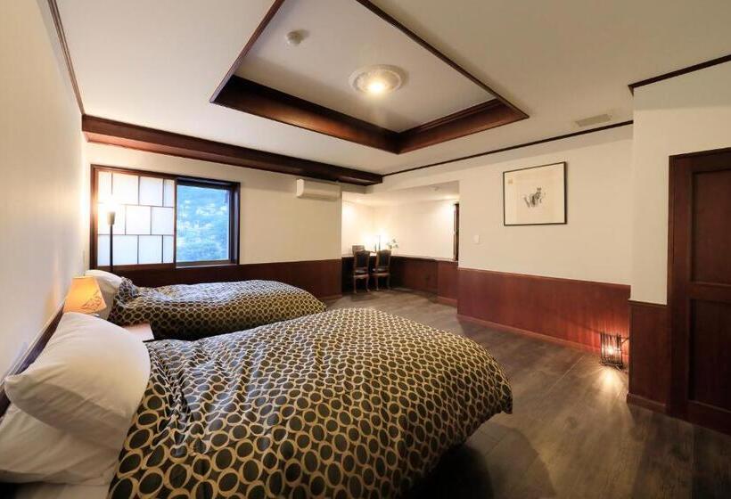 اتاق لوکس چهار تخته, Yugawara Fuga