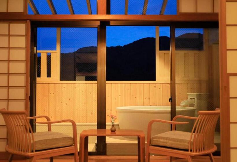 اتاق لوکس چهار تخته, Yugawara Fuga