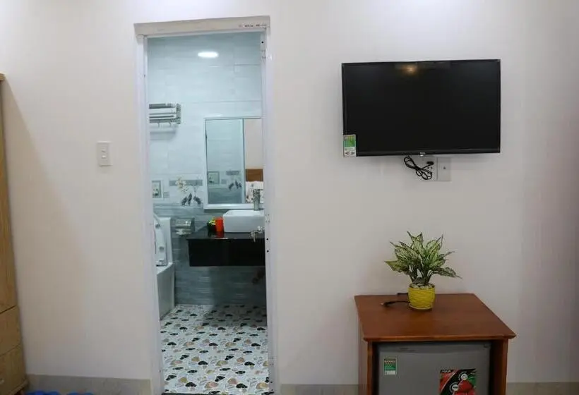 اتاق خانوادگی, Hoa Anh Đào Motel