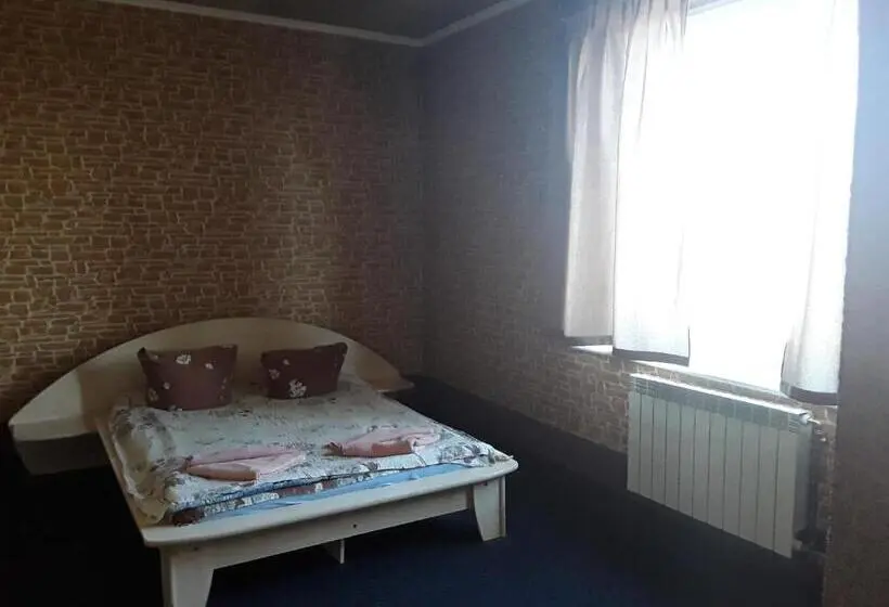 エクゼクティブトリプル, Motel Ararat