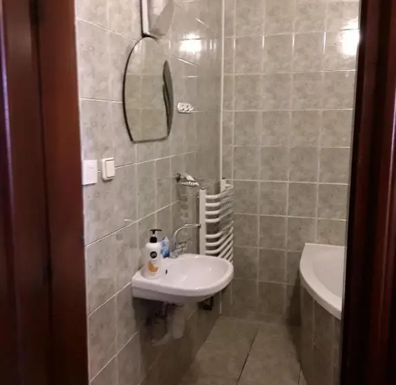 エクゼクティブトリプル, Motel Ararat