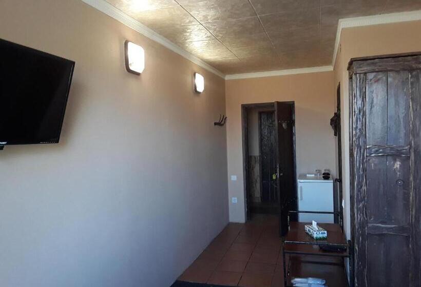 מיטת קינג בסוויטה, Motel Ararat