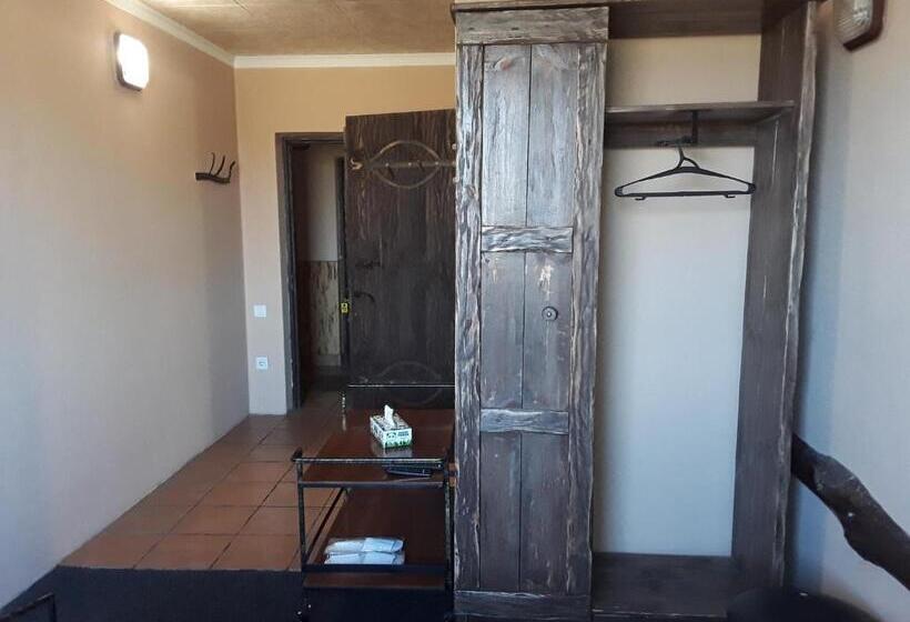 מיטת קינג בסוויטה, Motel Ararat