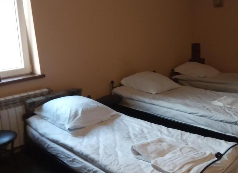 חדר קלאסי לשלושה, Motel Ararat