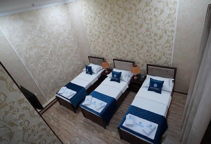 غرفة كلاسيكية ثلاثية, Sapphire