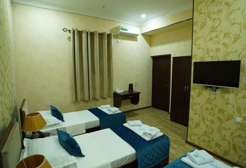 غرفة كلاسيكية ثلاثية, Sapphire