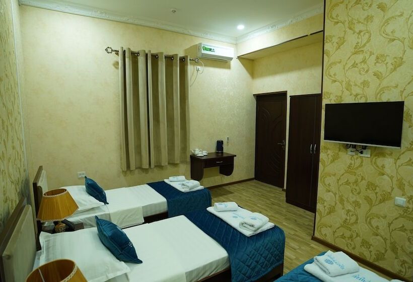 غرفة كلاسيكية ثلاثية, Sapphire