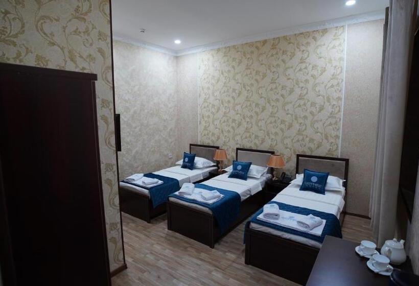 غرفة كلاسيكية ثلاثية, Sapphire