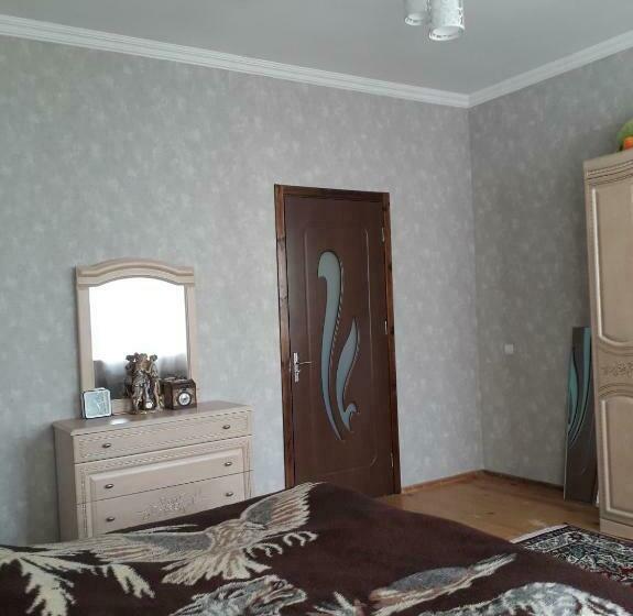 اتاق استاندارد با چشمانداز کوهستان, Tomas Kokhi