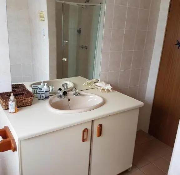 プールビュースタンダードルーム, Fig Tree Manor Self Catering