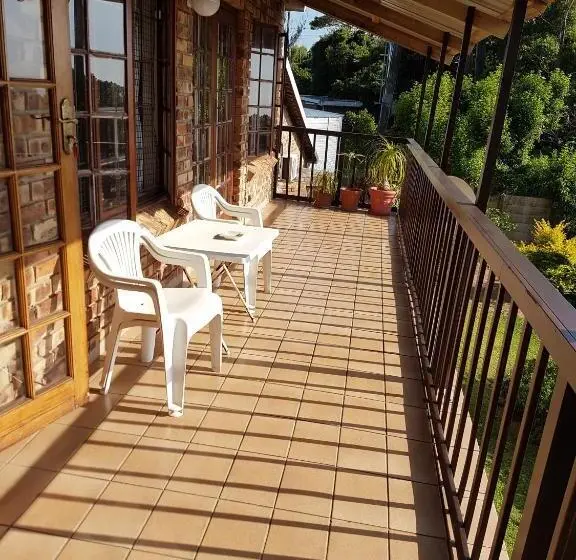 プールビュースタンダードルーム, Fig Tree Manor Self Catering