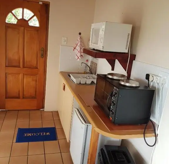 プールビュースタンダードルーム, Fig Tree Manor Self Catering