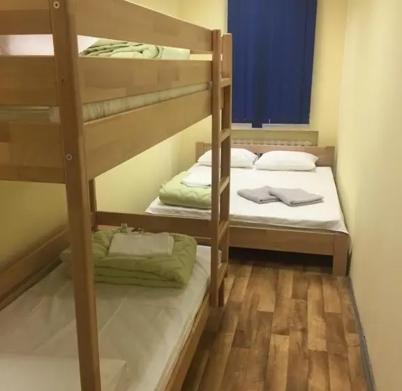Perhehuone, Botanic Globus Hostel