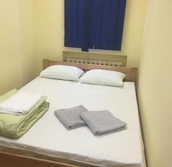 Perhehuone, Botanic Globus Hostel