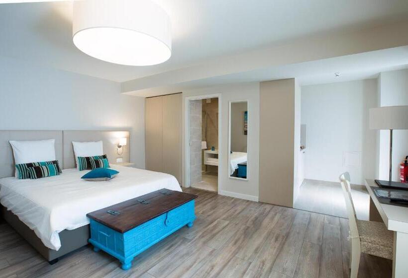 Студия Стандарт, Auberge Des Grands Bois