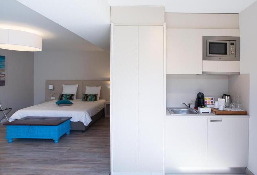 标准工作室, Auberge Des Grands Bois