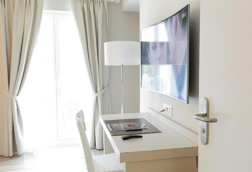 标准工作室, Auberge Des Grands Bois