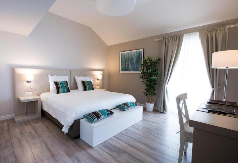 标准工作室, Auberge Des Grands Bois