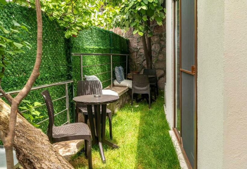 Трехместный Номер Стандарт Вид на Сад, Cunda Villa Anka