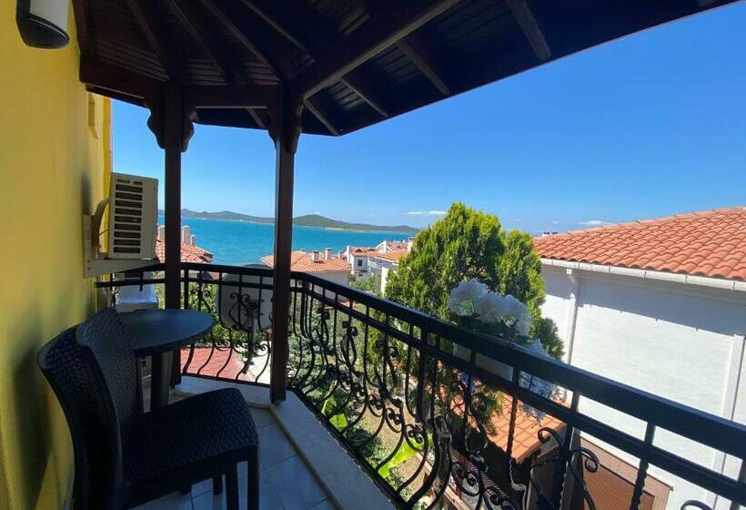 Номер Стандарт Вид на Море с Балконом, Cunda Villa Anka