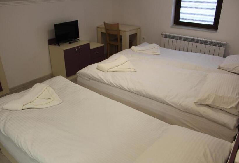 חדר סטנדרט לשלושה, къща за гости мишурови