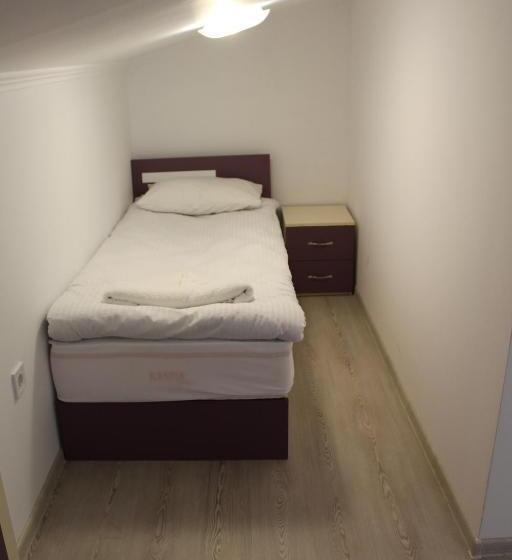 חדר סטנדרט לשלושה, къща за гости мишурови