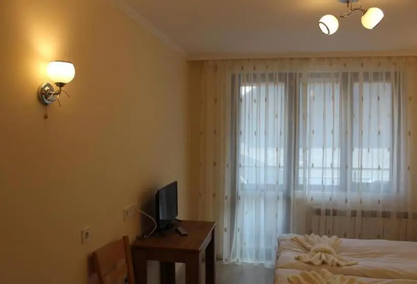 バルコニー付きスタンダードルーム, къща за гости мишурови