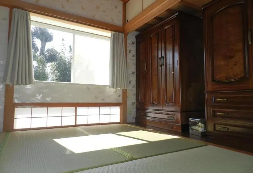 ４ベッドルームハウス, B&b Toyonoakari