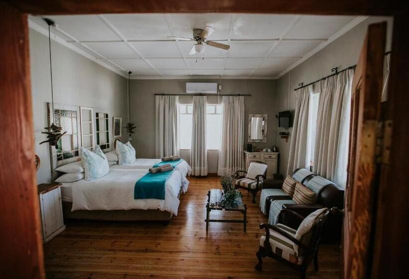 Номер Стандарт Вид на Бассейн, Three Birds Country House
